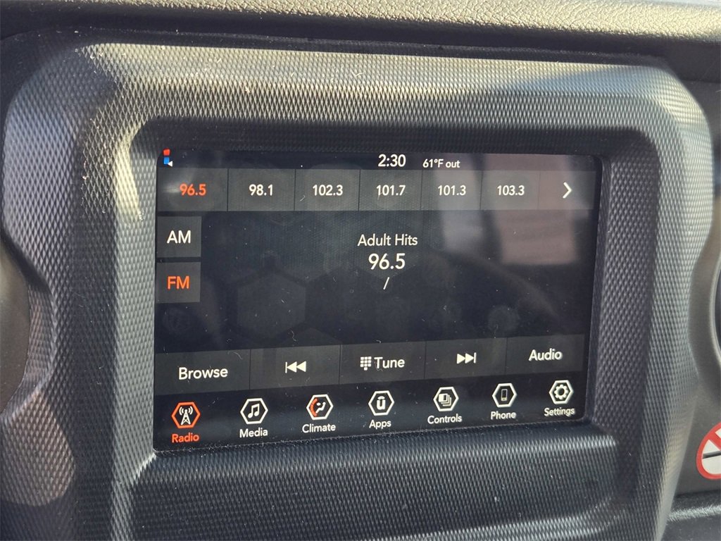 Used 2023 Jeep Gladiator Sport image 17