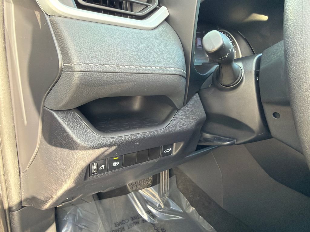 Used 2020 Toyota RAV4 XLE w/ Convenience Package image 34