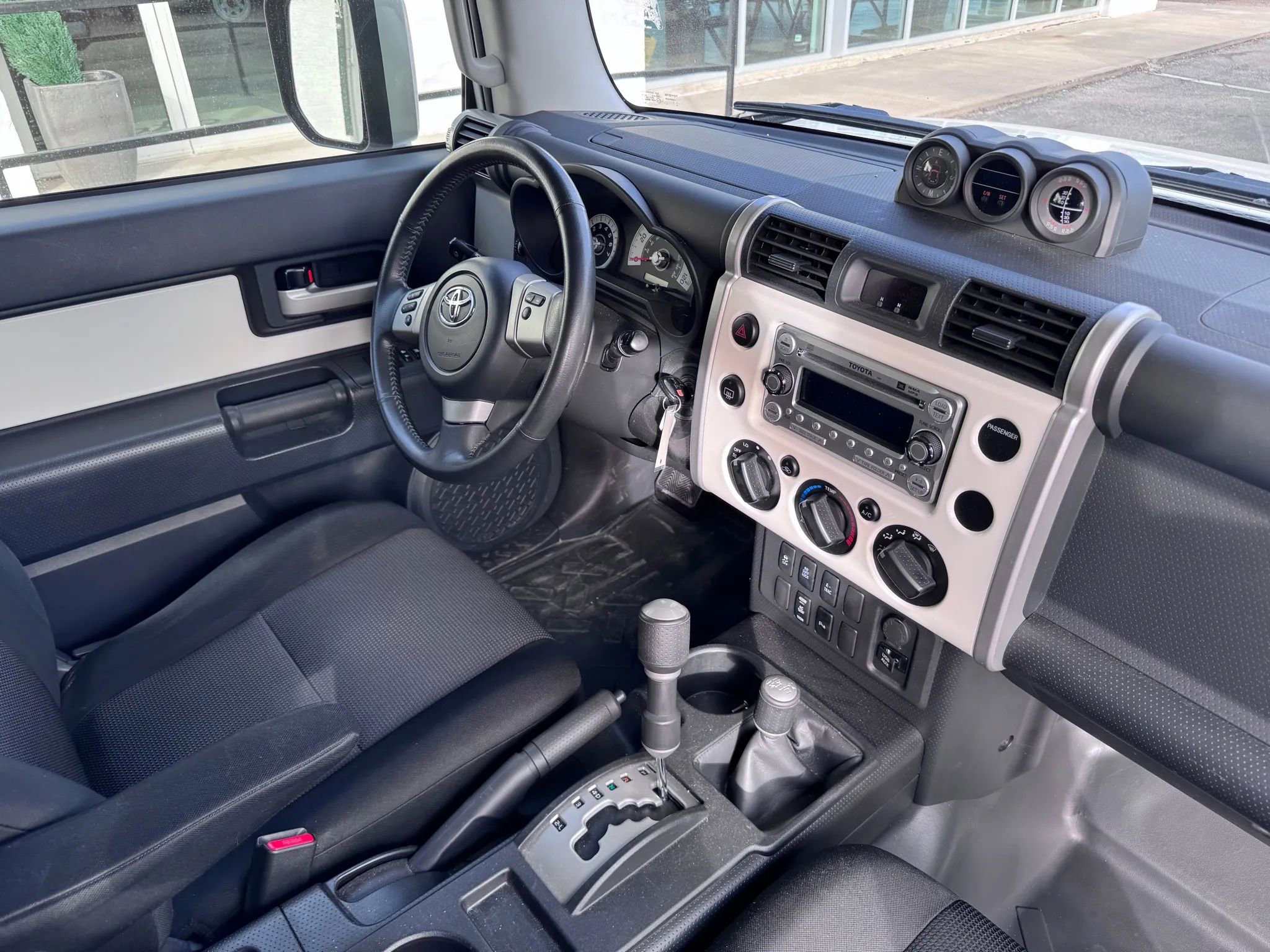 Used 2014 Toyota FJ Cruiser 4WD w/ Upgrade Package image 11