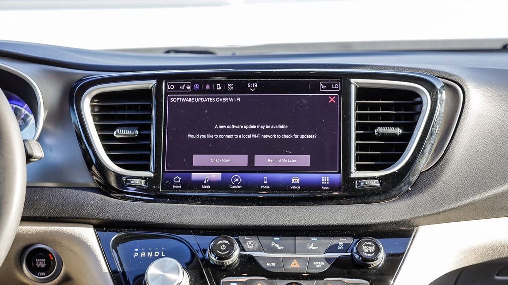 Used 2022 Chrysler Pacifica Touring-L FWD image 17