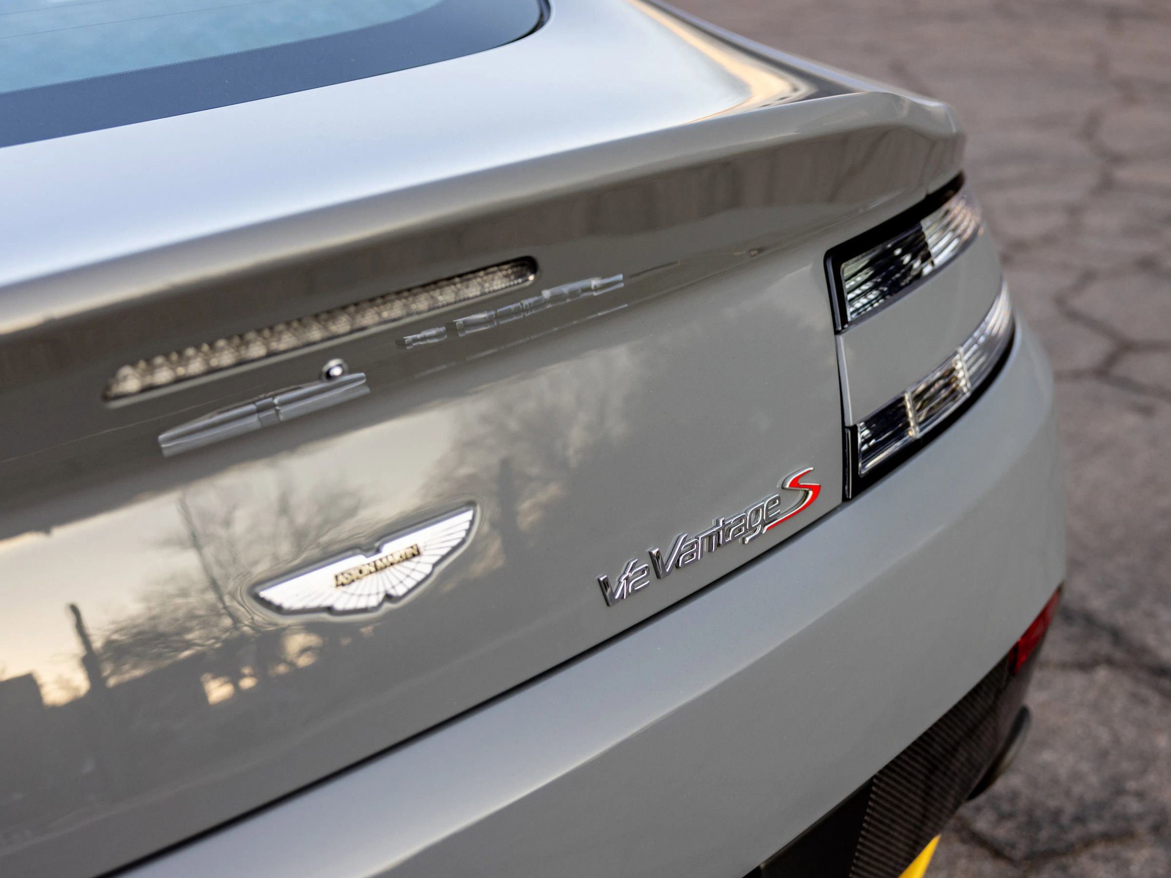 Used 2017 Aston Martin V12 Vantage S image 40