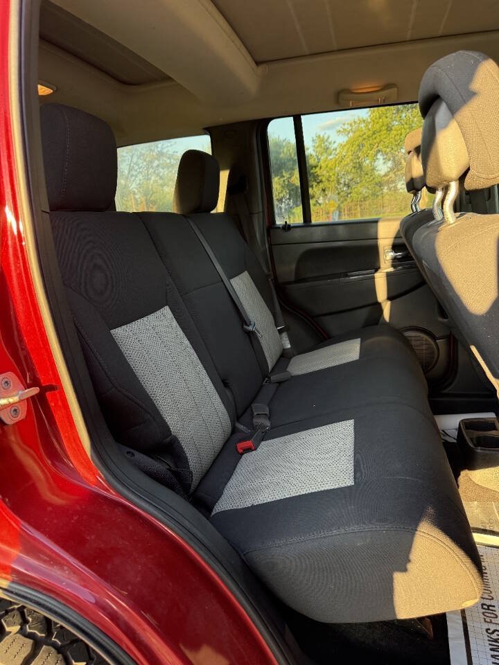 Used 2010 Jeep Liberty Sport w/ Popular Equipment Group AWD/4WD image 15