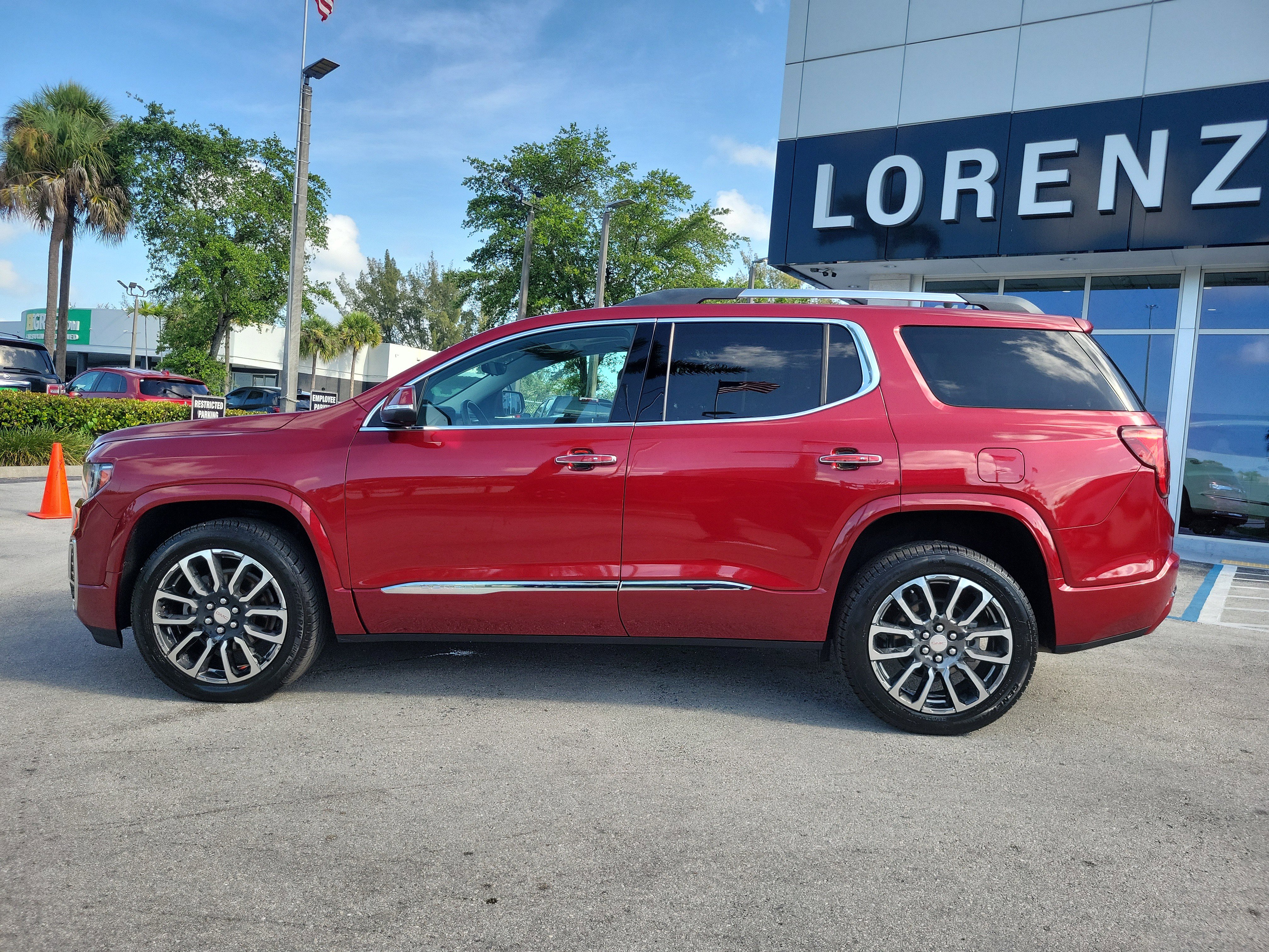Used 2020 GMC Acadia Denali w/ Technology Package image 8