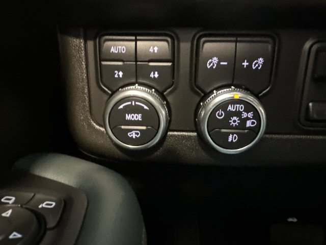 Certified 2025 GMC Yukon AT4 w/ AT4 Premium Plus Package AWD/4WD image 20