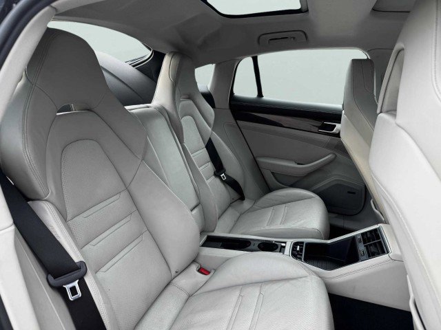 Used 2017 Porsche Panamera image 48