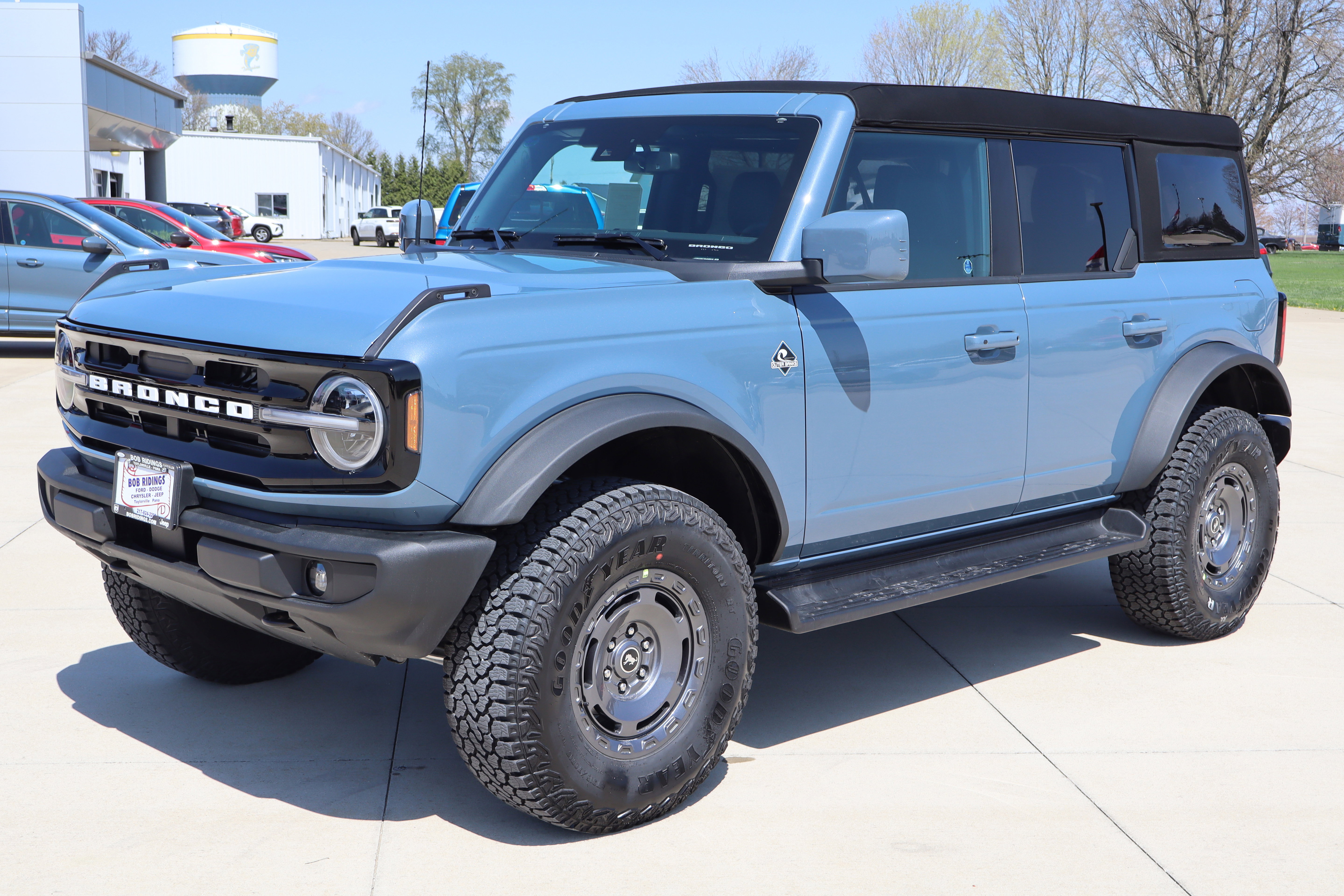 New 2025 Ford Bronco Outer Banks w/ Sasquatch Package image 1