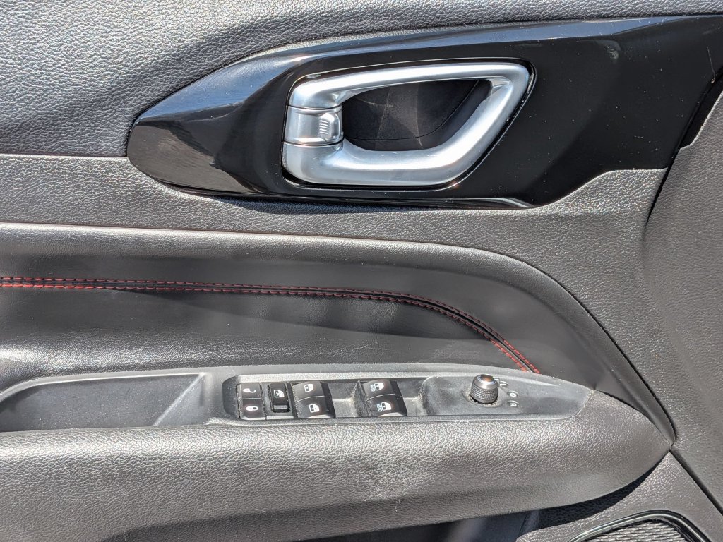 Used 2025 Jeep Compass Trailhawk AWD/4WD image 13