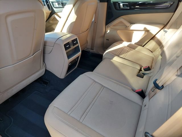 Used 2023 Porsche Cayenne Platinum Edition image 33