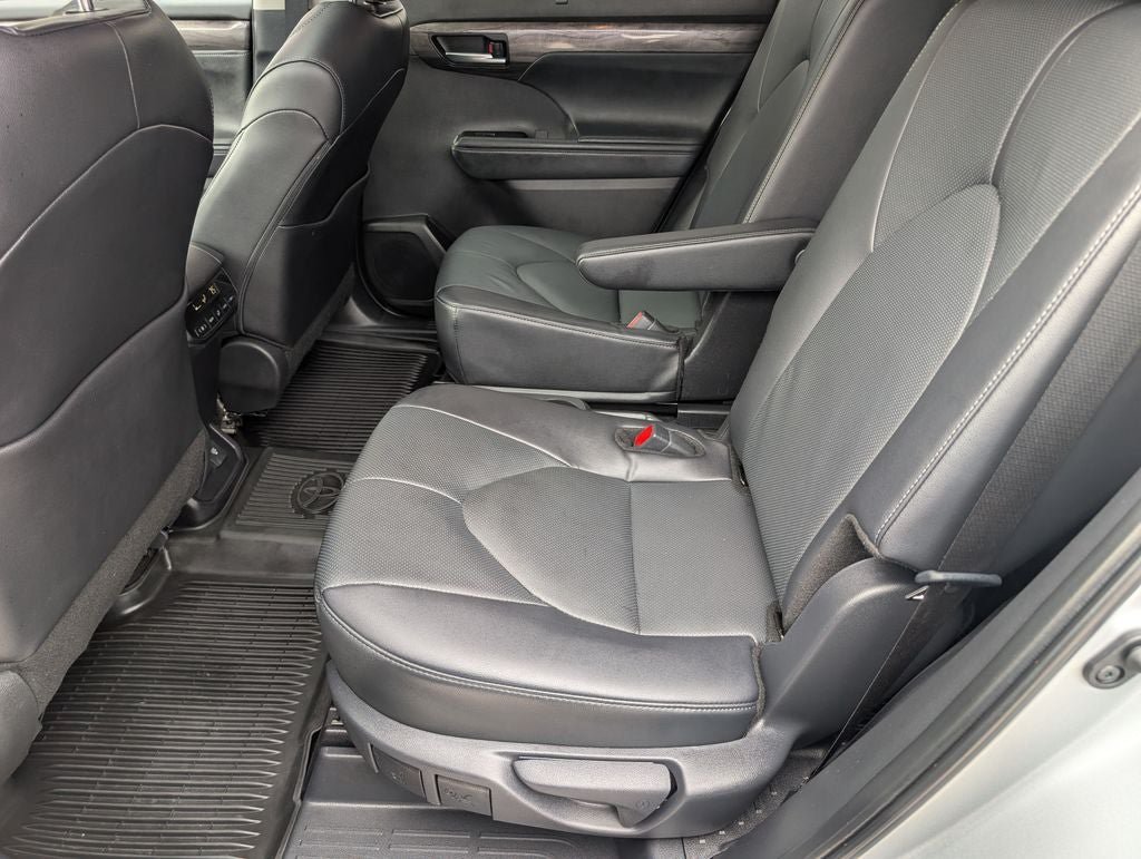 Certified 2025 Toyota Highlander Limited AWD/4WD image 31