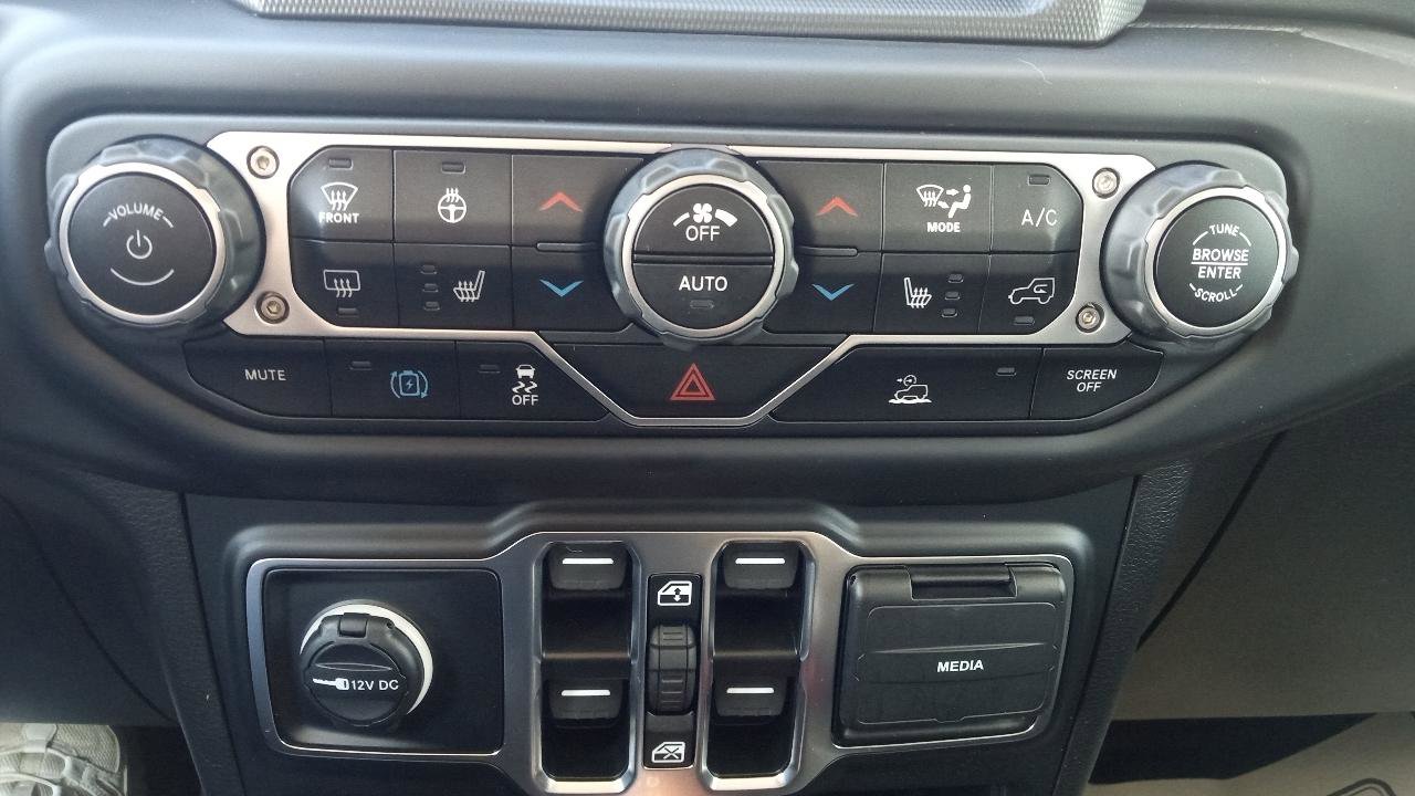 Used 2023 Jeep Wrangler Sahara w/ Cold Weather Group AWD/4WD image 23