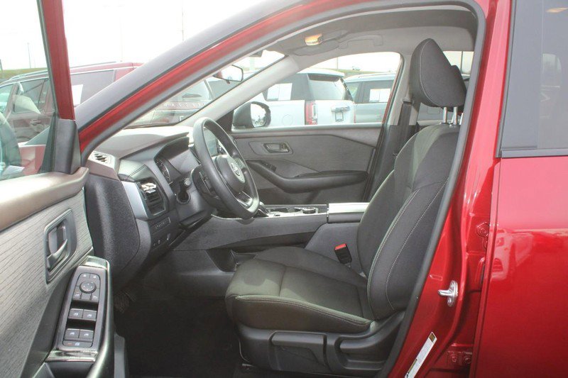 Used 2023 Nissan Rogue S image 9