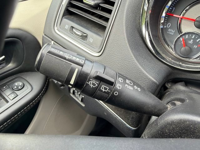 Used 2015 Chrysler Town & Country Touring-L w/ Driver Convenience Group FWD image 22