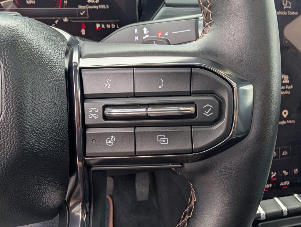 Used 2025 GMC Acadia AT4 w/ Super Cruise Package AWD/4WD image 9