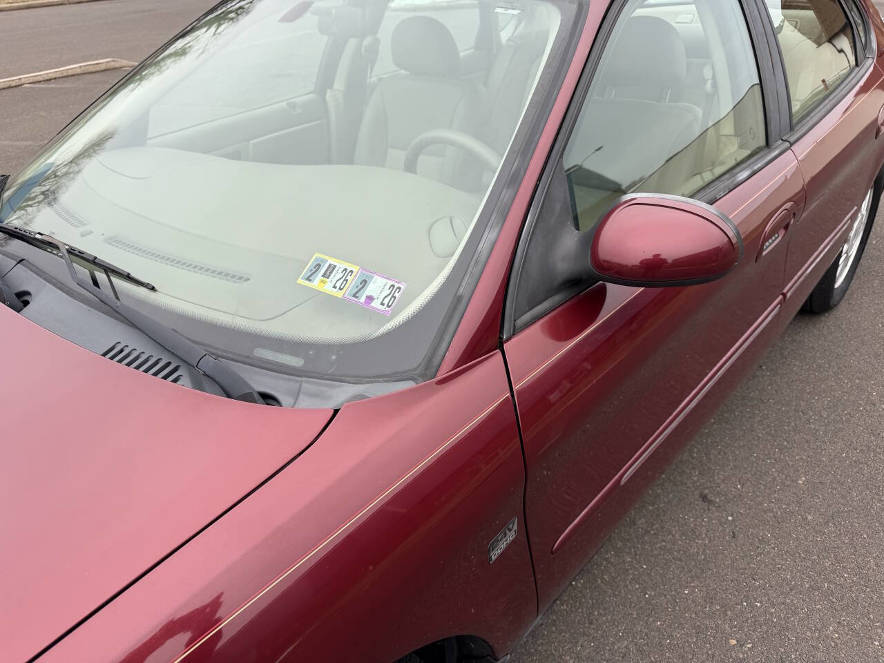 Used 2004 Ford Taurus SEL image 4