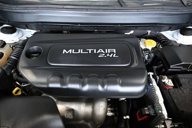 Used 2018 Jeep Cherokee Latitude Plus w/ Cold Weather Group image 31