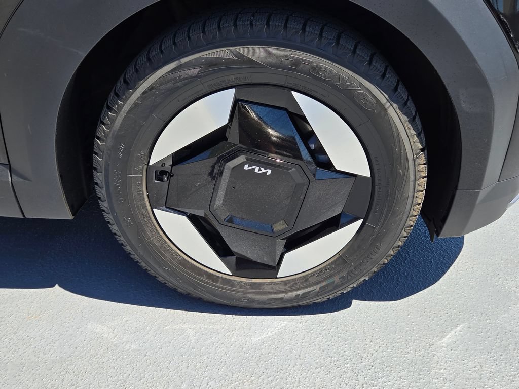 Certified 2024 Kia EV9 Light Long Range RWD image 10