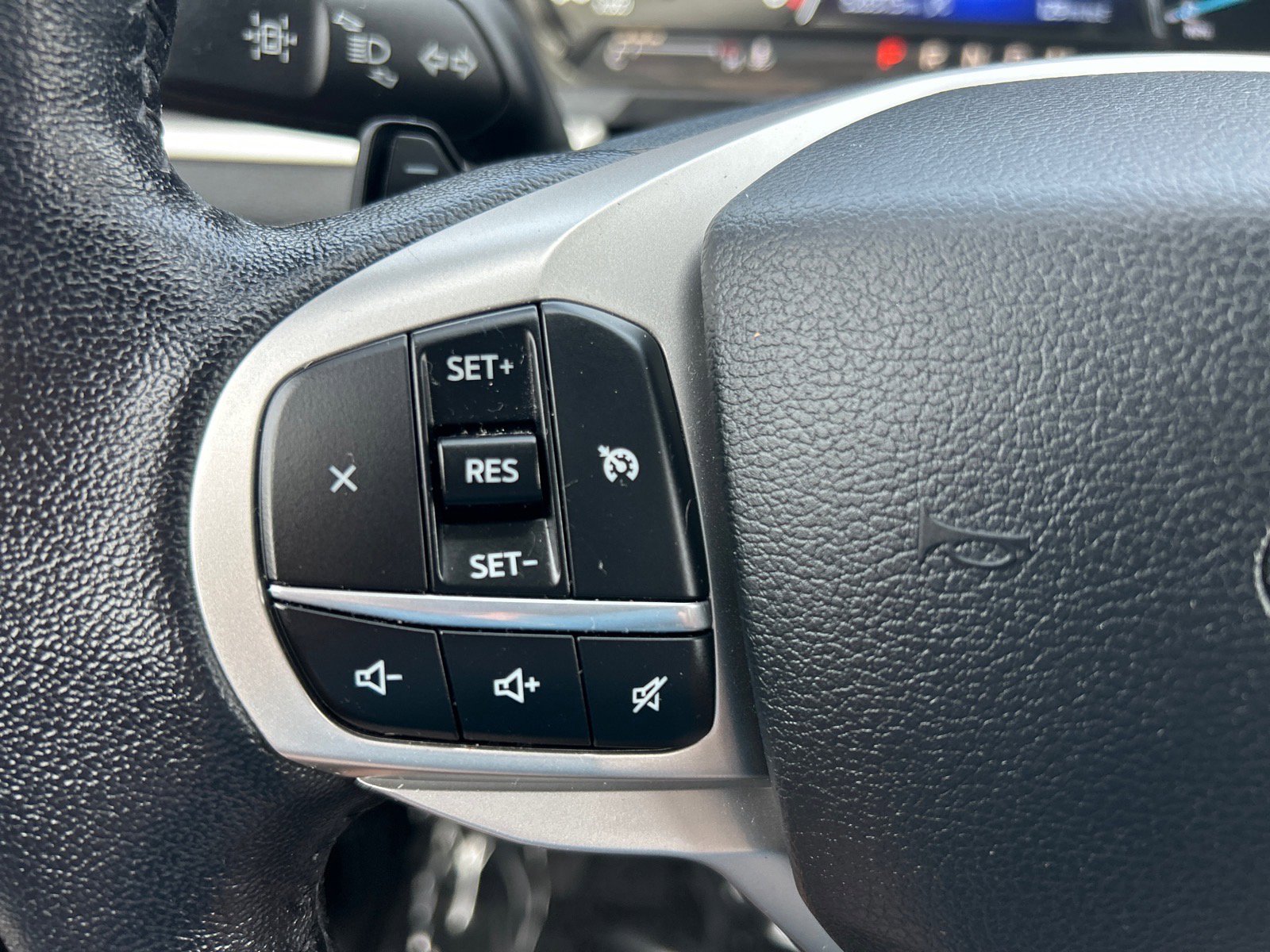 Certified 2020 Ford Explorer XLT w/ Equipment Group 202A AWD/4WD image 26