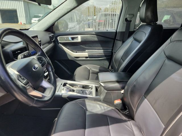 Used 2022 Ford Explorer XLT w/ Equipment Group 202A image 13