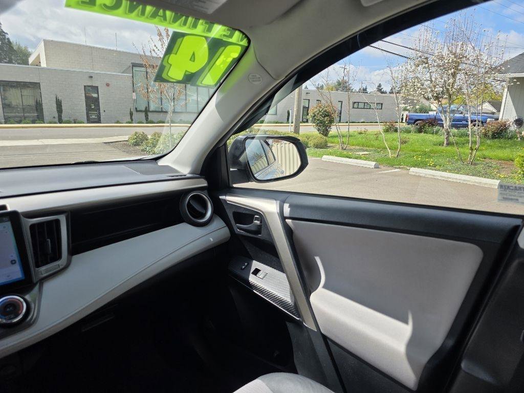 Used 2014 Toyota RAV4 LE AWD/4WD image 11