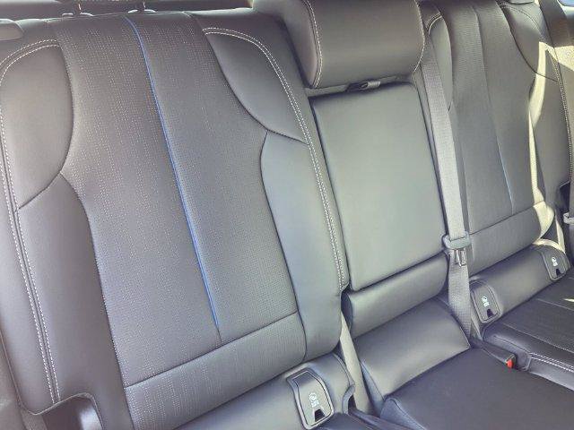 New 2026 Cadillac Lyriq Premium Luxury AWD/4WD image 19