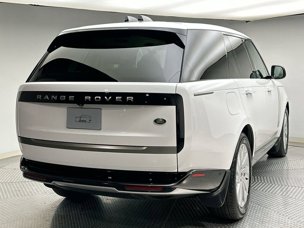Certified 2023 Land Rover Range Rover SE image 11