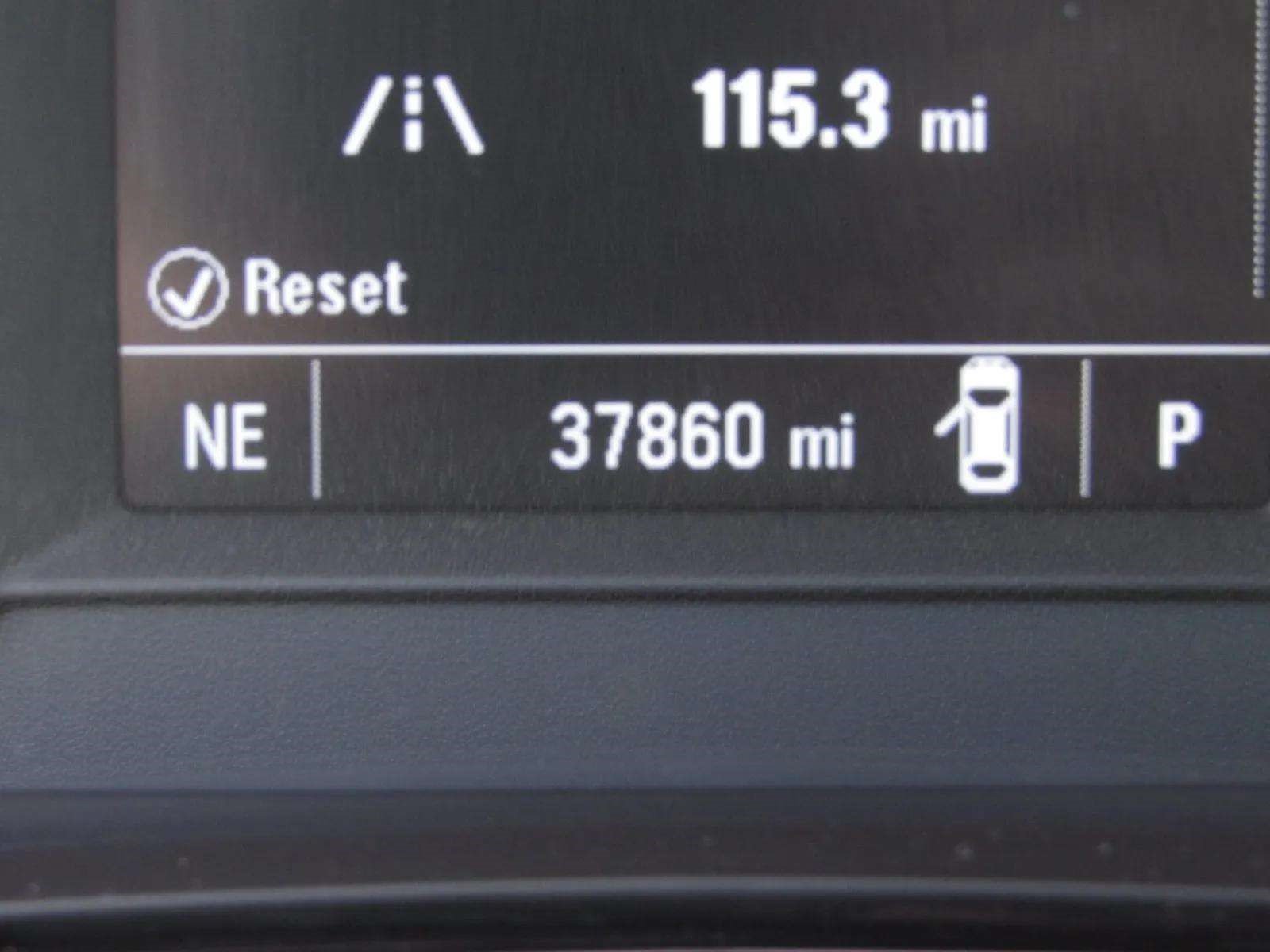 Used 2024 Chevrolet Trax LS w/ LS Convenience Package FWD image 25