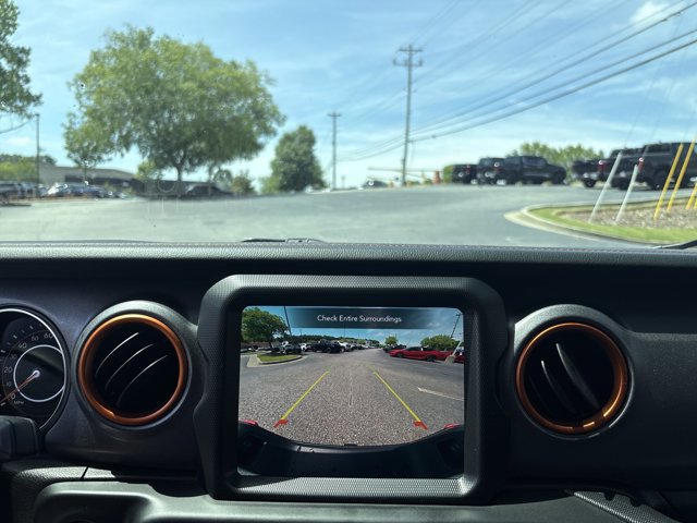 Used 2023 Jeep Gladiator Mojave w/ Cold Weather Group AWD/4WD image 7