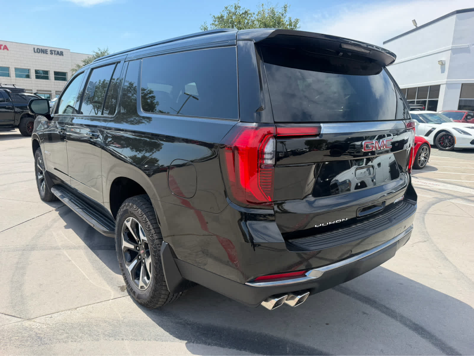 Used 2026 GMC Yukon XL AT4 AWD/4WD image 2