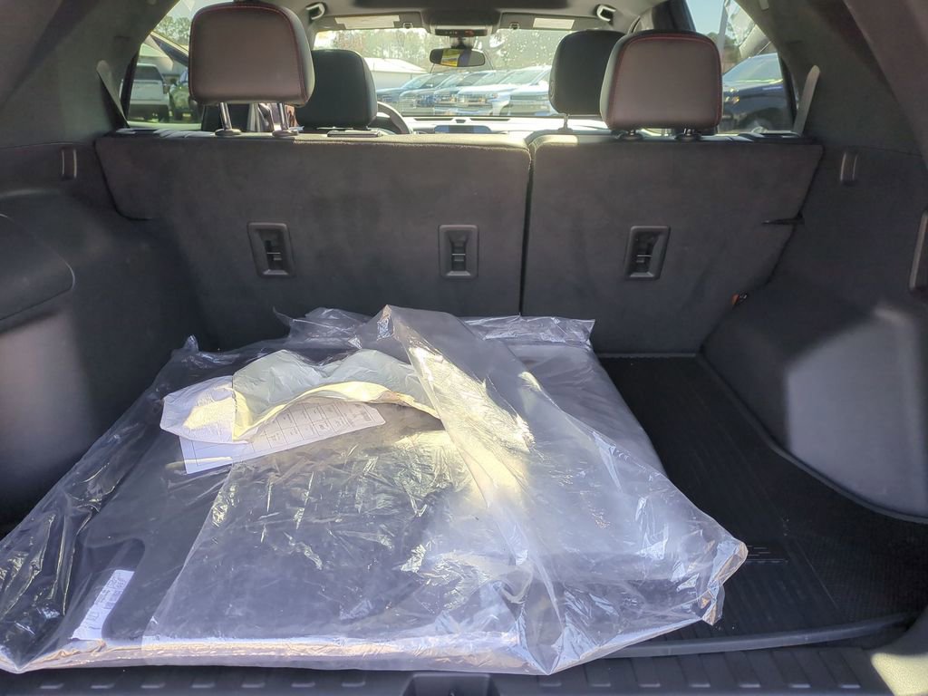 Used 2023 Chevrolet Equinox RS w/ RS Leather Package image 28