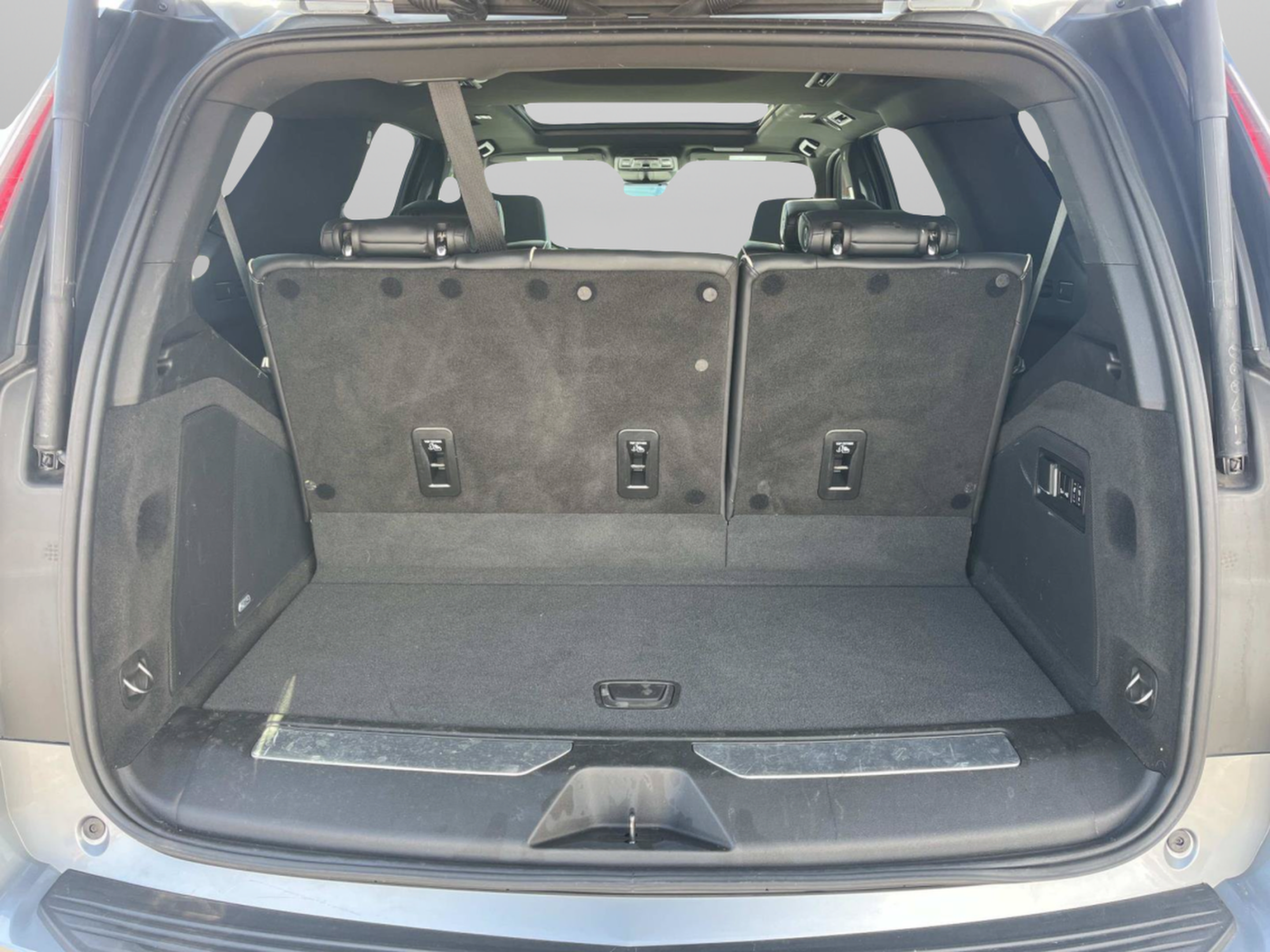 Used 2024 Cadillac Escalade Premium Luxury w/ Performance Package AWD/4WD image 22