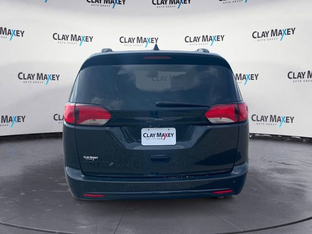 Used 2020 Chrysler Pacifica Touring-L Plus image 4