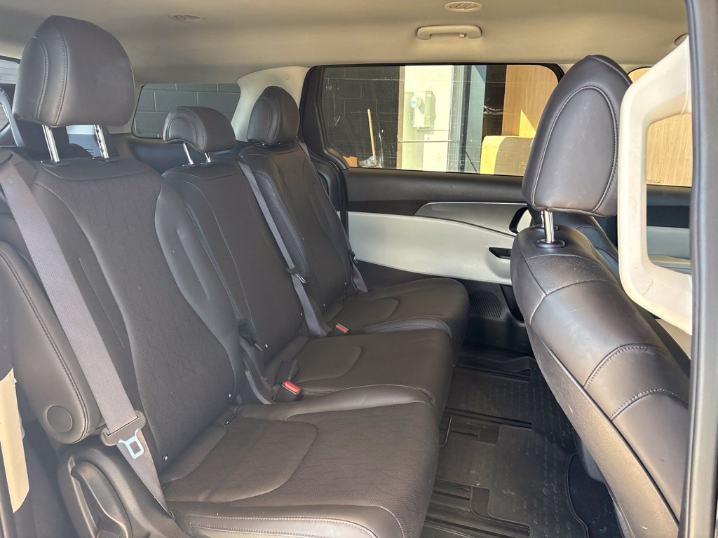 Certified 2024 Kia Carnival LX FWD image 21