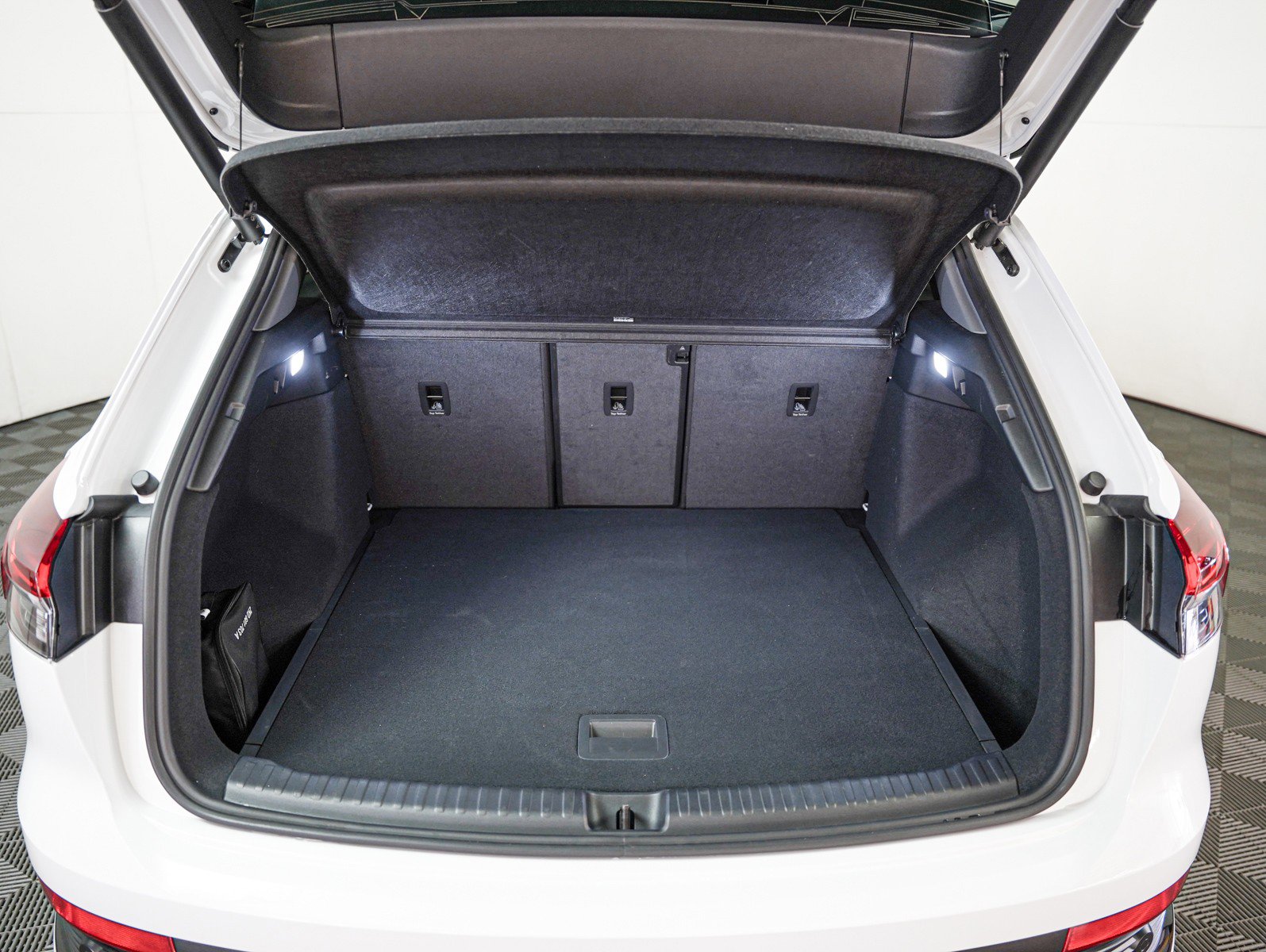 Used 2024 Audi Q4 e-tron Premium Plus image 6