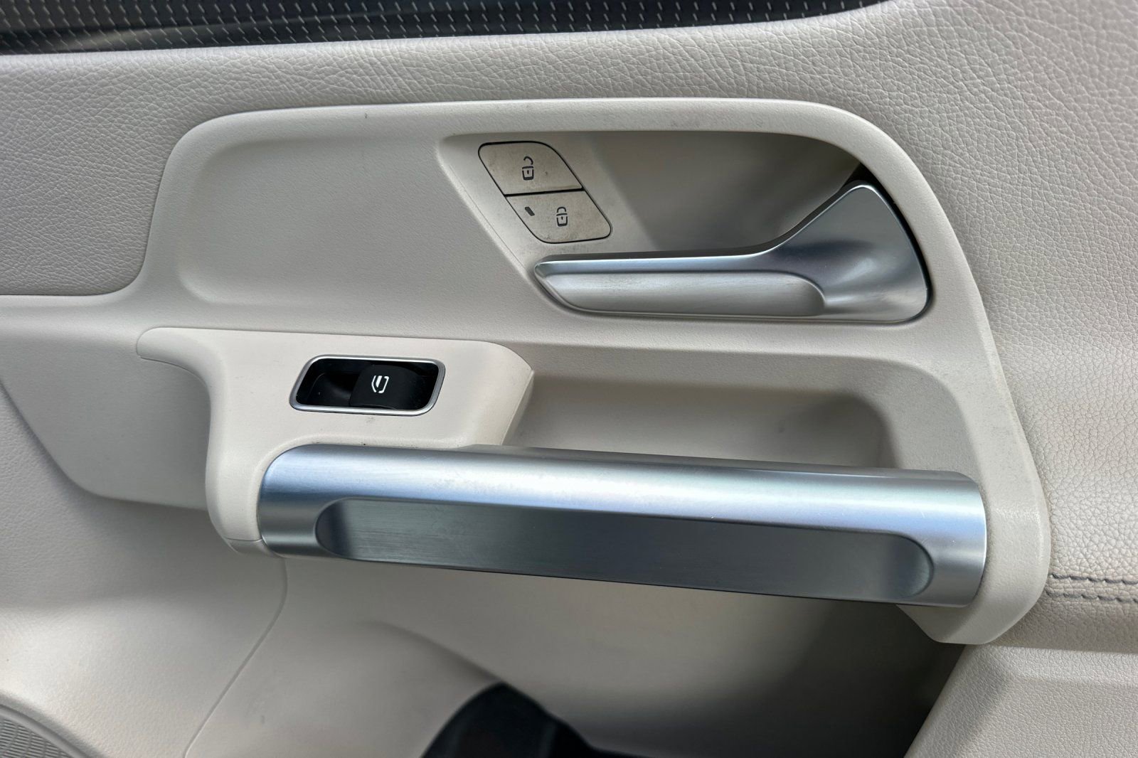 Used 2022 Mercedes-Benz GLB 250 image 23