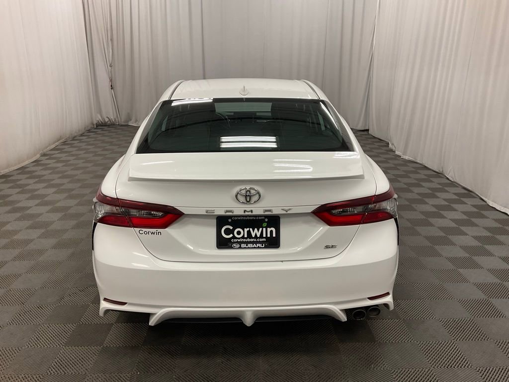 Used 2024 Toyota Camry SE image 5
