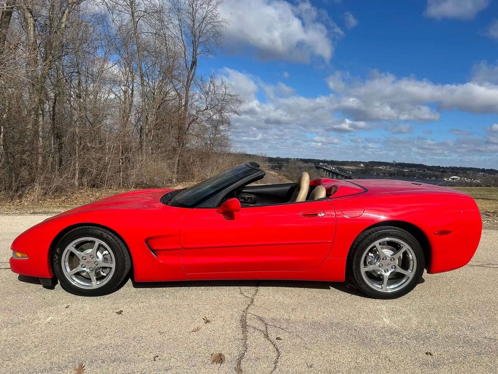 Used 2000 Chevrolet Corvette Convertible w/ Memory Pkg image 2
