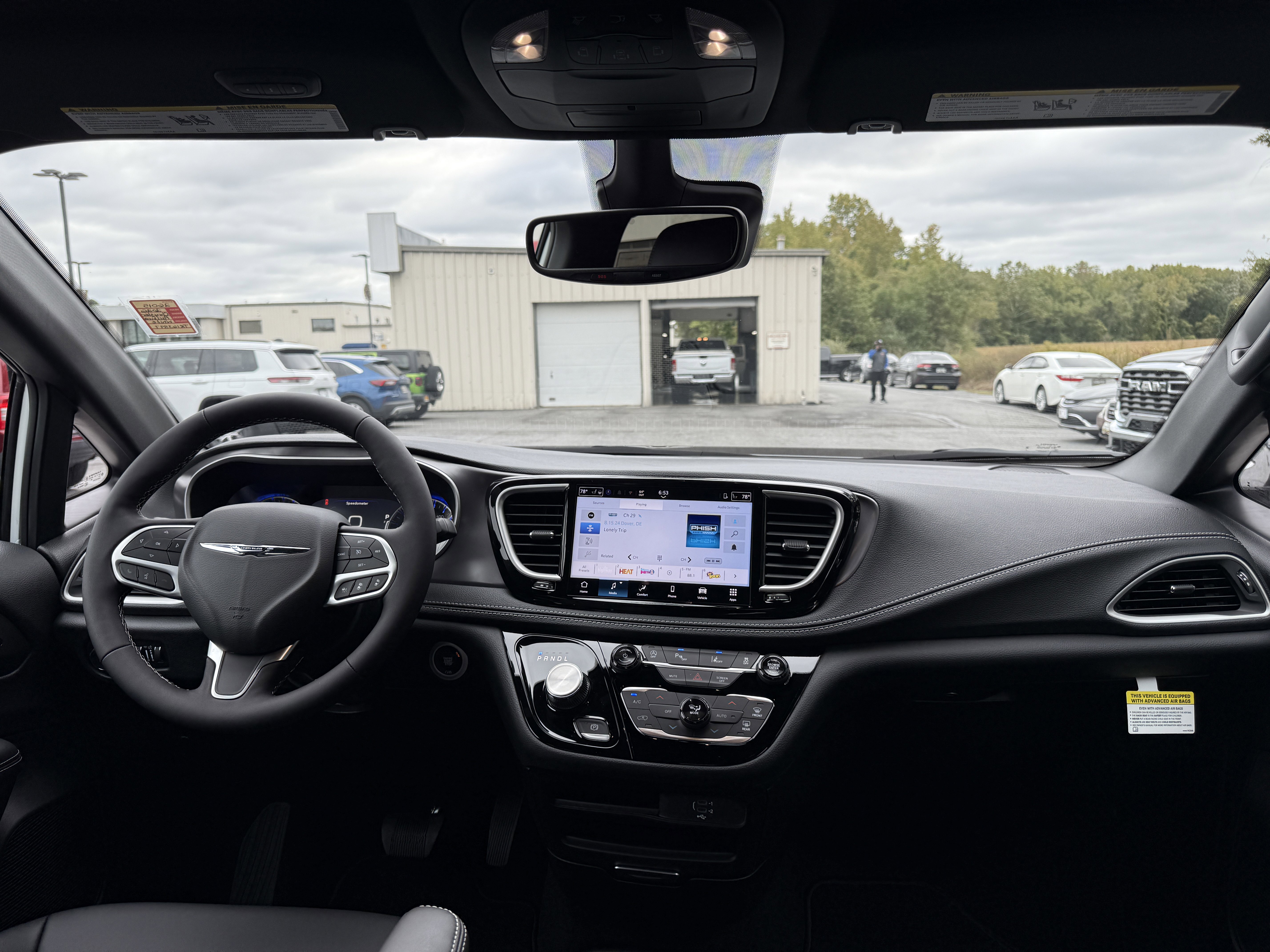 New 2026 Chrysler Pacifica Select image 14