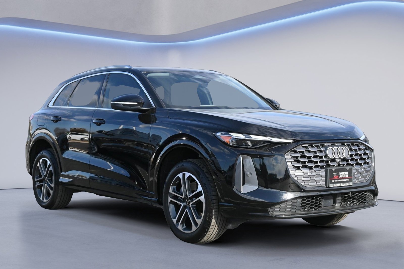 Certified 2025 Audi Q5 Premium w/ Convenience Package image 1