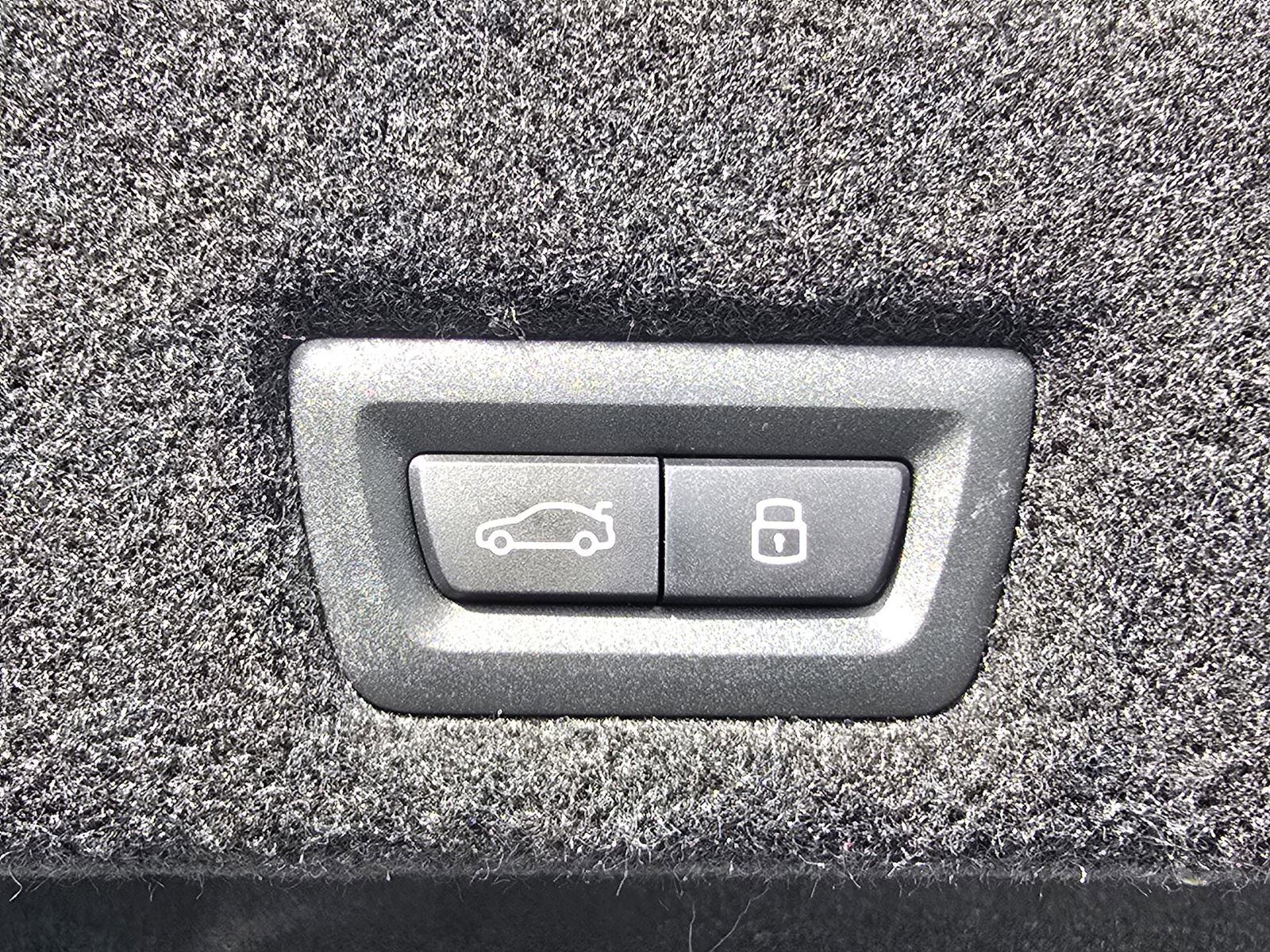 New 2026 BMW 750e xDrive image 12