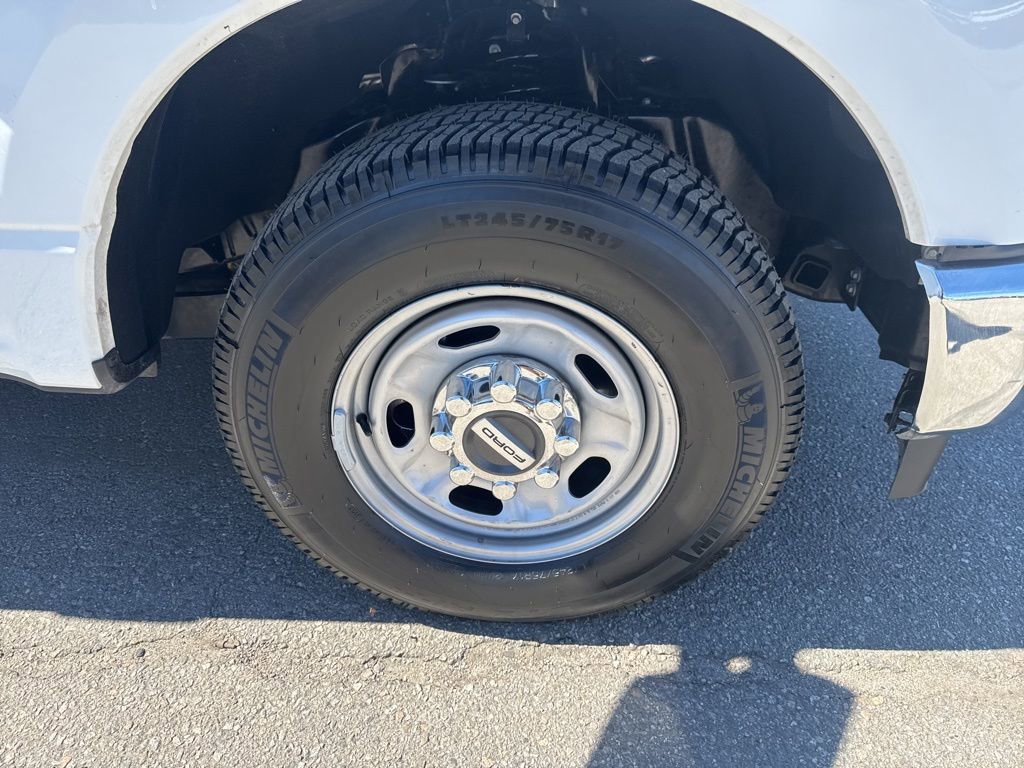Used 2023 Ford F250 XL w/ XL Chrome Package image 3