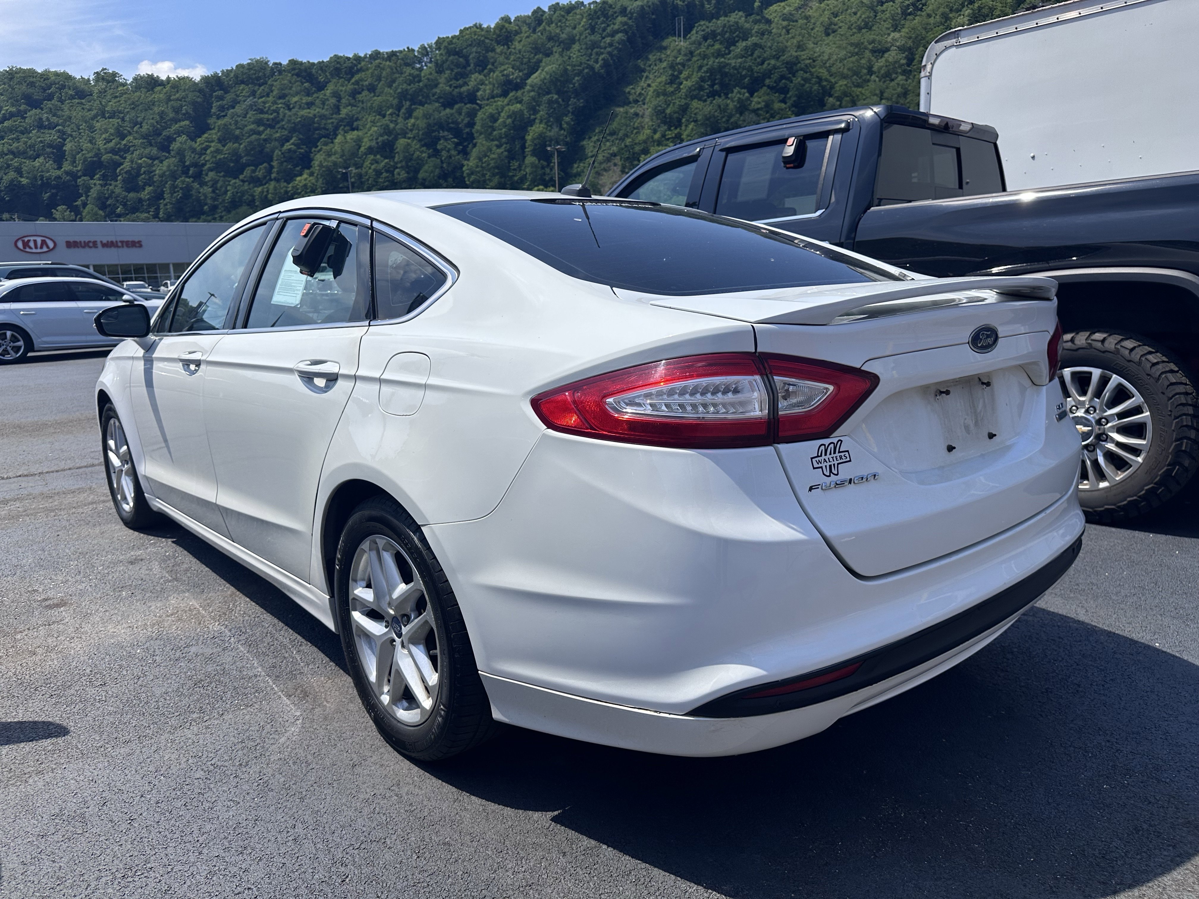 Used 2013 Ford Fusion SE FWD image 4