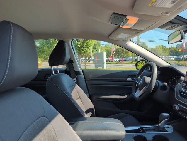 Used 2025 Nissan Altima 2.5 SV FWD image 26