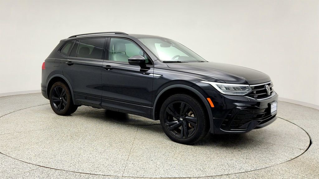 Used 2024 Volkswagen Tiguan SE R-Line AWD/4WD image 3
