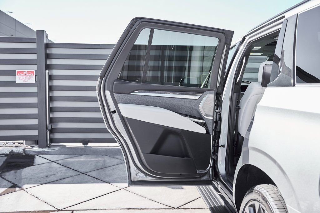 Used 2026 Cadillac Escalade V image 33