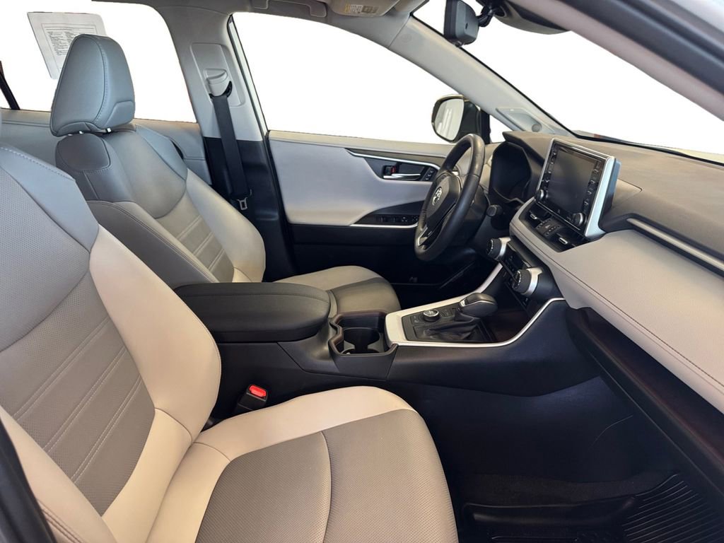 Used 2021 Toyota RAV4 Limited w/ Limited Grade Weather Package AWD/4WD image 17