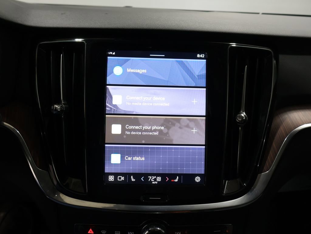 Used 2025 Volvo V60 B5 Cross Country Plus image 25