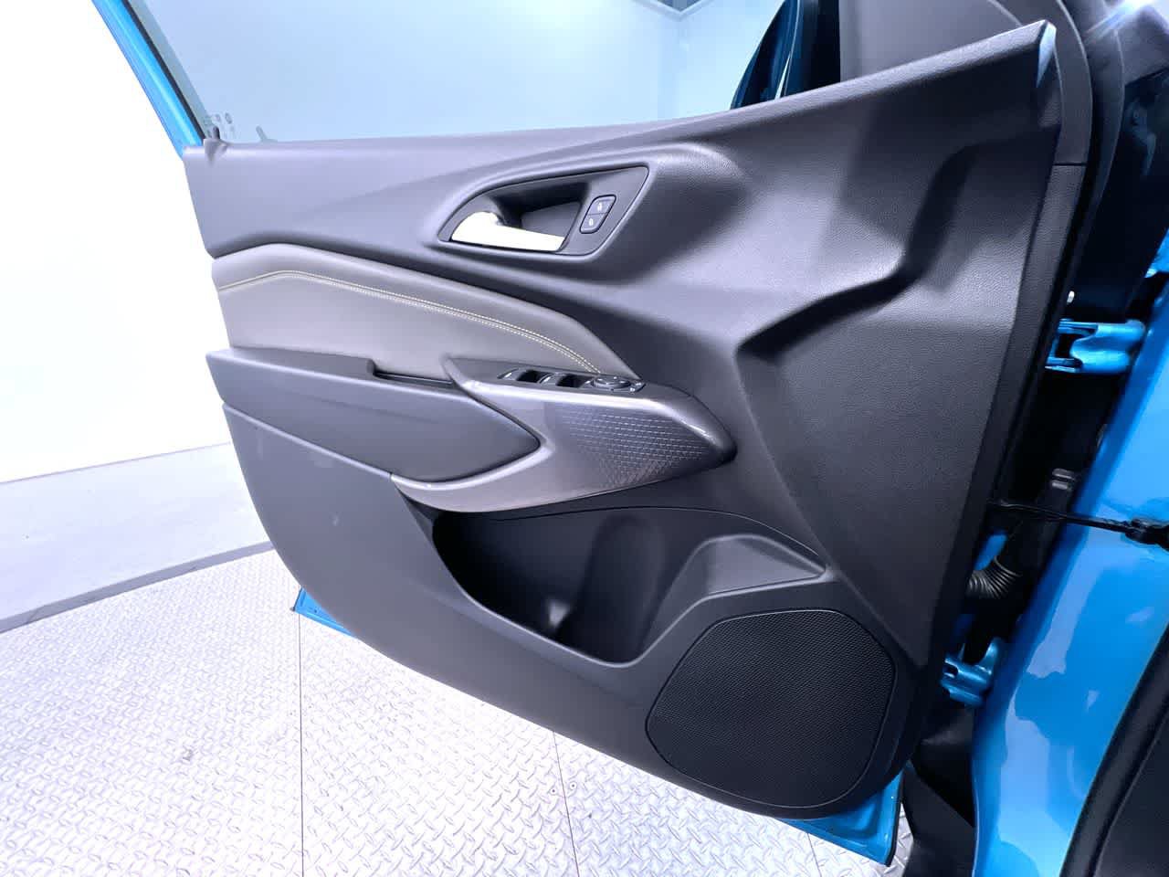 Used 2025 Chevrolet Trax ACTIV w/ Sunroof Package FWD image 30