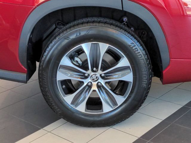 Used 2022 Toyota Highlander XLE FWD image 10
