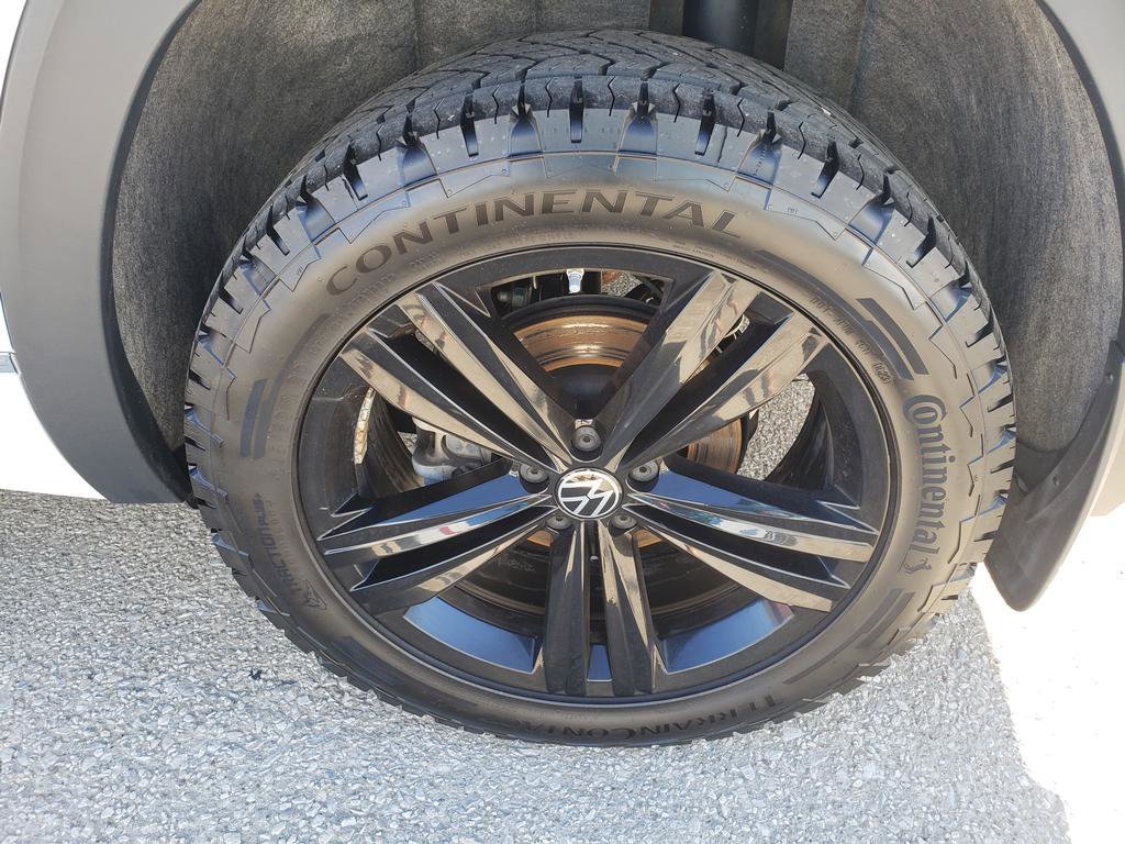 Used 2024 Volkswagen Atlas SEL Premium R-Line image 43