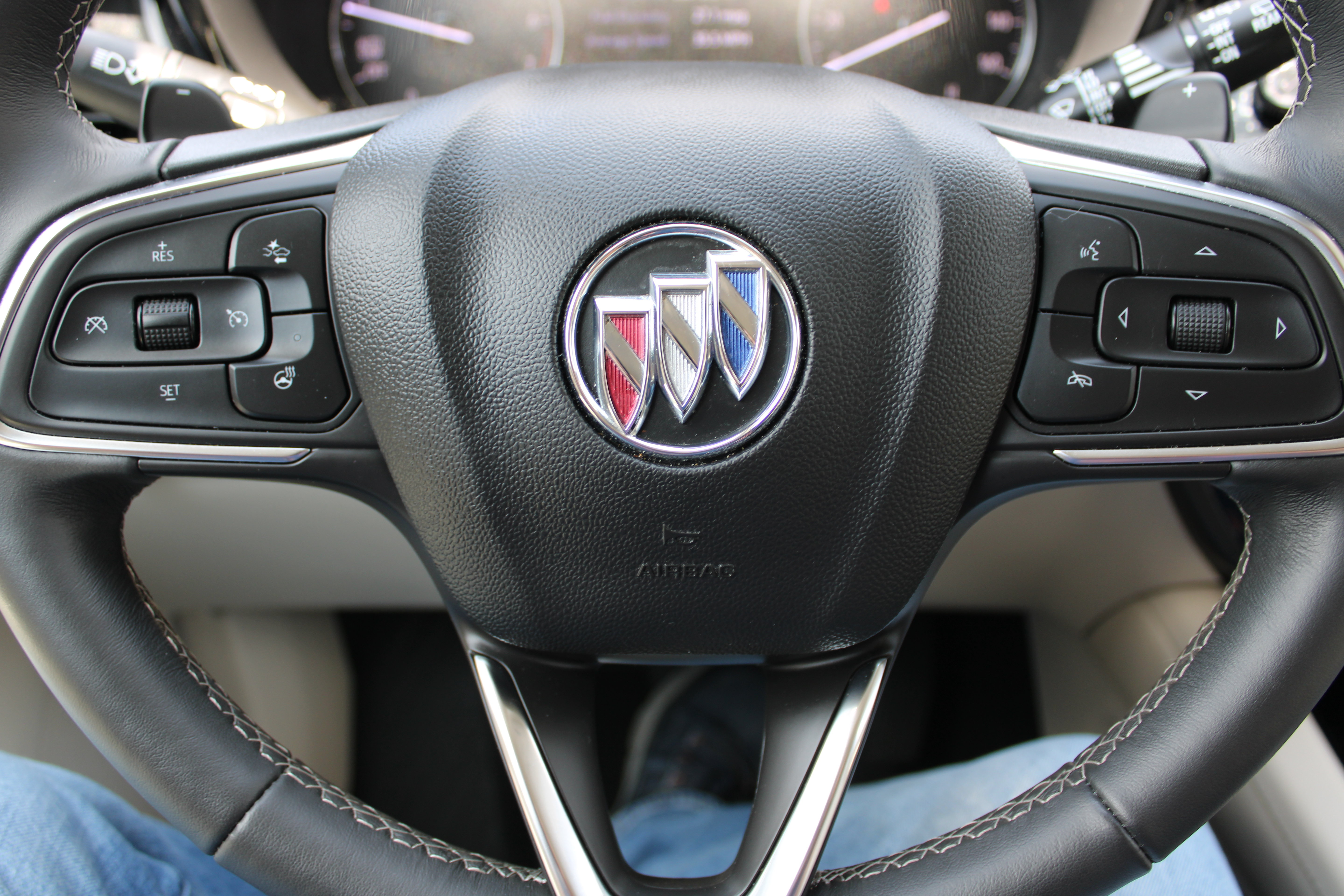 Used 2023 Buick Envision Essence AWD/4WD image 18